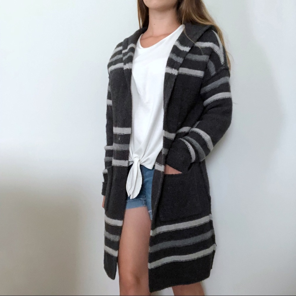 Tahari Gray Striped Cardigan Duster Size Medium - Picture 2 of 8